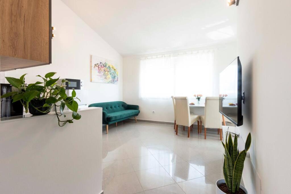 Cozy Apartment With Private Parking Medulin Extérieur photo