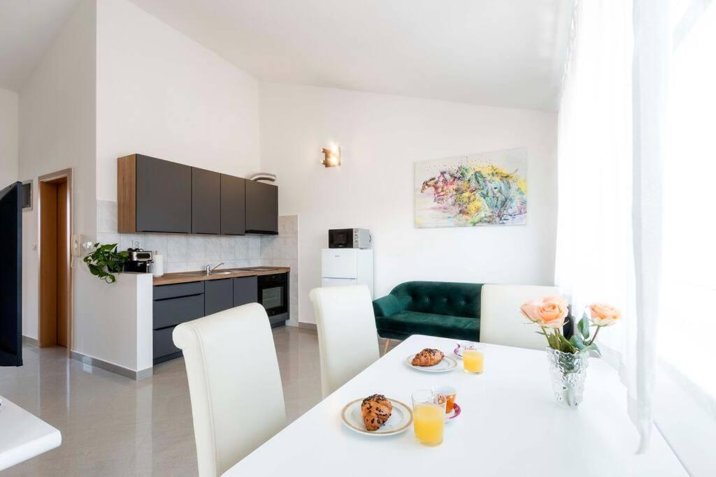 Cozy Apartment With Private Parking Medulin Extérieur photo